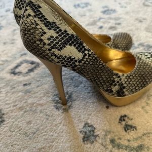 Golden snake skin Plateau heels